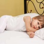 Хронічний біль у спині в дитини: що з цим робити і як попередити?