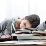 Сонливість протягом робочого дня частіше пов'язана зі зневодненням, ніж з втомою
