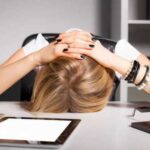 Стресові ситуації на роботі: 5 корисних способів, які допоможуть заспокоїтися