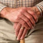 Читаємо по руках: про які серйозні хвороби можна дізнатися за станом рук
