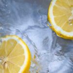 Чи справді вода з лимоном вранці така чудодійна – Здоровʼя 24