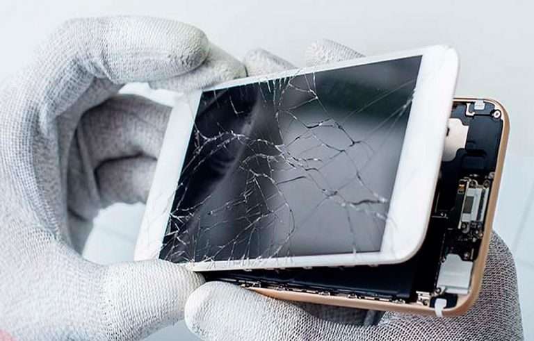 Как фирмы умудряются зарабатывать на быстром ремонте iPhone?