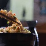 Як врятувати рис, який розварився за допомогою пари кусків хліба