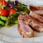 4 продукти, які заважають вам заснути — залиште їх у холодильнику до ранку