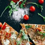 В цих продуктах багато солі, а ми їмо і не помічаємо