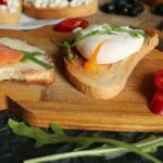 Кухарі розповіли секрет приготування яйця пашот за допомогою харчової плівки