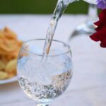 В яких випадках може зіпсуватися мінеральна вода і як правильно її зберігати