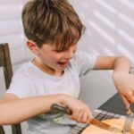 Вчитися буде на відмінно: ось чим потрібно годувати школяра вранці