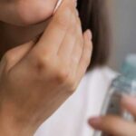 Дерматологи розповіли, кому не можна робити пілінг