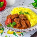 Рецепт того самого гуляшу з підливою як зі їдальні