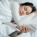 У якому одязі не варто спати: це може зашкодити здоров’ю