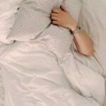 Як дізнатися, скільки годин вам потрібно спати