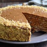 Вафельний торт з кремом з вареного згущеного молока