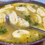 Варю курячий супчик із часниковими галушками — жодних делікатесів не треба