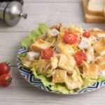 Салат з сухариками: 10 оригінальних рецептів