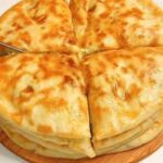 Не потрібна ні духовка, ні дріжджі: кефірні коржі без дріжджів, готуються за хвилини