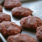Секрет шеф-кухаря: що капнути у фарш для котлет, щоб вони були дуже смачними