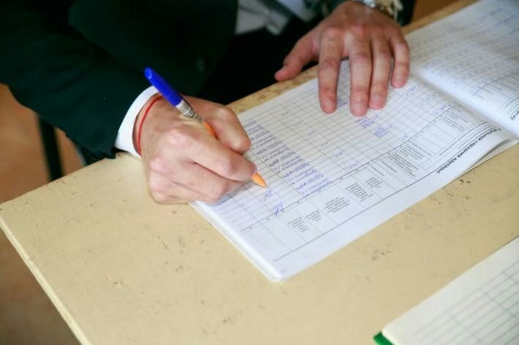 Як не впасти в депресію після звільнення: дозвольте собі відпочити та поплачте Мужчина