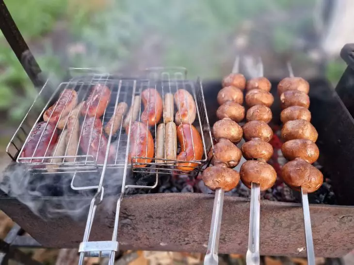 Кандидат медичних наук назвала найнебезпечніші для здоров'я страви на вогні еда