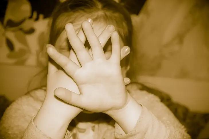 Чому ви постійно кричите на дитину: 5 сигналів, що ваше терпіння на нулі, і як це виправити ребенок