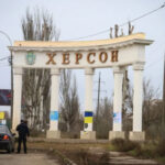 Російські сили вдарили по шпиталю в Херсоні, дві співробітниці зазнали поранень.