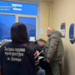 У Дніпрі двом лікарям оголосили підозру через помилкову операцію здорової руки дитини замість пошкод...