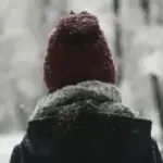 Чи можна облисіти, ходячи взимку з непокритою головою?