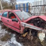 У Дятлово батько дав юному синові проїхати чужим автомобілем. Той розбив його так, що відновленню не...