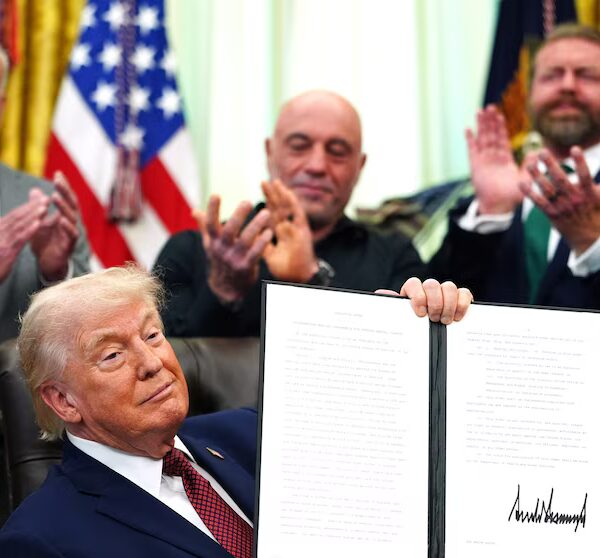 Трамп затвердив наказ щодо пришвидшення вивчення психоделічного лікування.