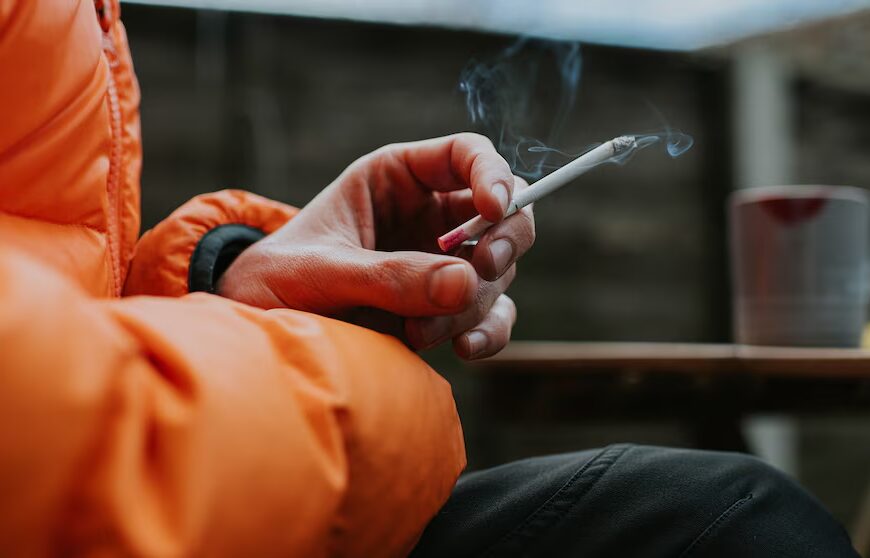 Куріння серед американців сягнуло історичного мінімуму, але вейпінг набирає обертів:…