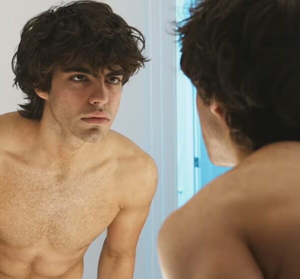 Тестостеронові уколи, чіткі вилиці: в епоху «покращення зовнішності»