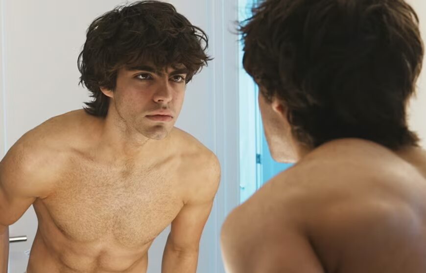 Тестостеронові уколи, чіткі вилиці: в епоху «покращення зовнішності»