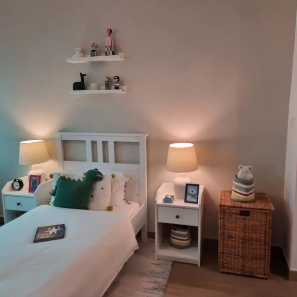 Сліди від фломастеру: чим відтерти зі стін та…