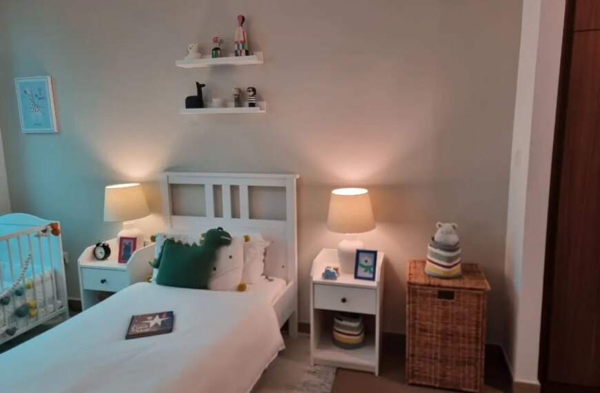 Сліди від фломастеру: чим відтерти зі стін та меблів і чому спирт…