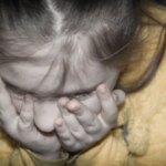 Що робити, якщо дитина соромиться: соціалізація без стресу