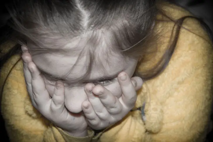 Що робити, якщо дитина соромиться: соціалізація без стресу ребенок