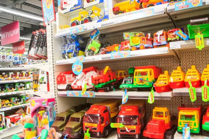 Сльози в магазині: як реагувати, якщо дитина потребує іграшку істерикою игрушки