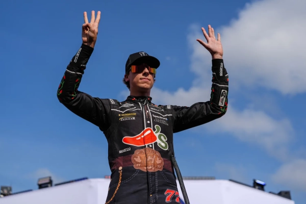 Лікарі підтвердили, що причиною смерті зірки NASCAR Кайла Буша став сепсис після пневмонії