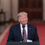 Стан здоров'я Трампа: лікар розкрив деталі про набряк ноги та синці на руках