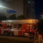 Чоловік погрожує самогубством на 22-му поверсі: що відбувається під Києвом