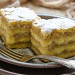 Яблучно-манний пиріг: оригінальний рецепт без зайвої рідини