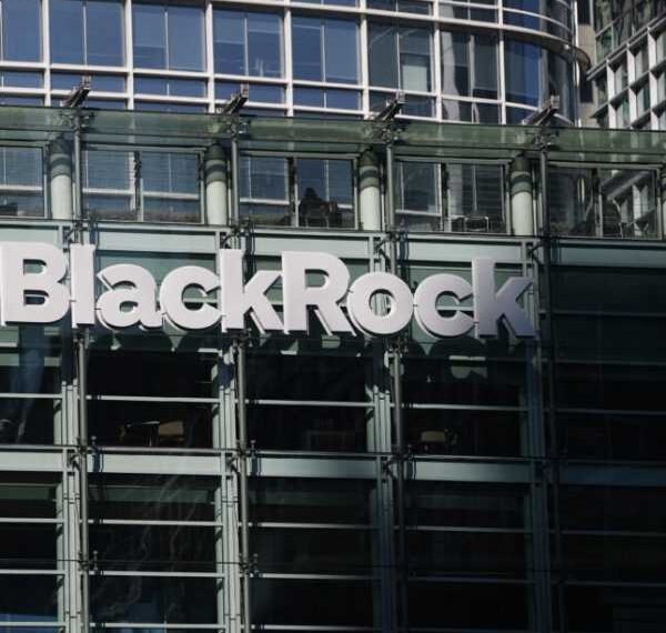 BlackRock інвестує $2,8 млрд у клініки CenterWell компанії Humana