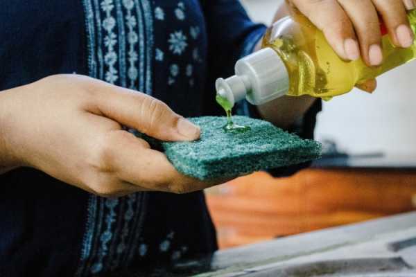Відмиваємо кухонне приладдя після випічки: дієві лайфхаки